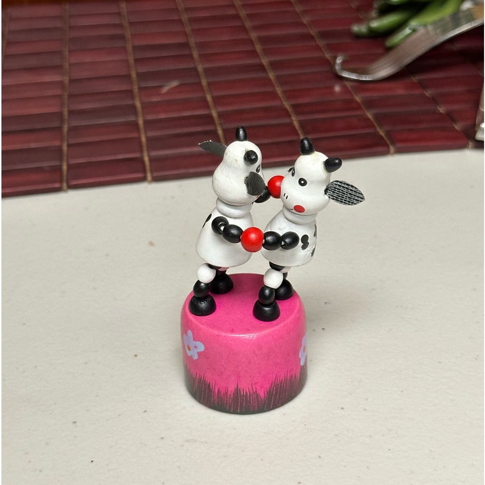 Wooden Collapsing thumb finger puppet Dancing Tango couple cows